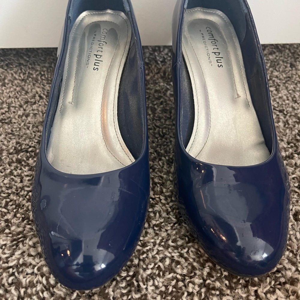 Navy heels